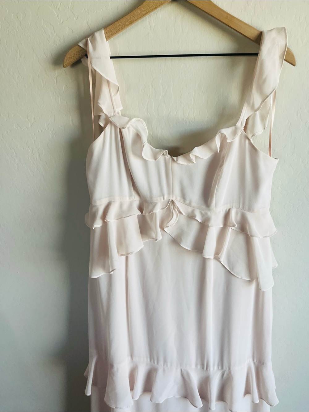 Wayf Gwyneth Blush Tiered Ruffle Maxi Dress Size XL Wedding Classy Fairy - Picture 3 of 4